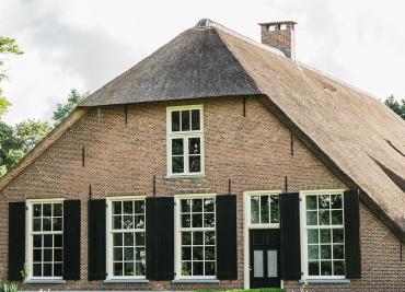 Aan wie vertrouwt u onderhoud van monumenten toe?
